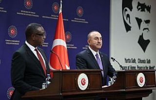 Bakan Çavuşoğlu: “Kim yaparsa yapsın demokrasiye...