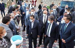 Bakan Dönmez baba ocağında
