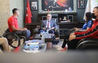 Bakan Kasapoğlu’dan paralimpikçilere teşekkür...