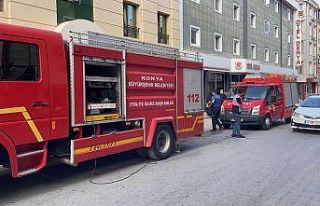 Bakım yaparken çıkan yangında asansörde sıkışan...