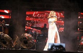 Balıkesir İrem Derici ile coştu