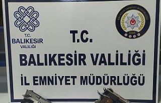 Balıkesir’de polis 17 aranan şahsı yakaladı