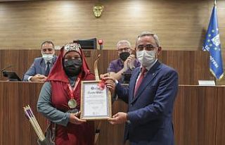 Başarılı sporcu ödüllendirildi