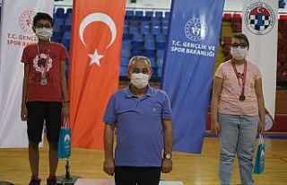 Başarılı sporcular ödüllendirildi