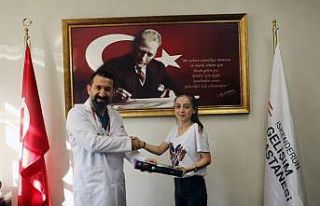 Başhekim Turhan’dan tıp fakültesini kazanan Helin’e...