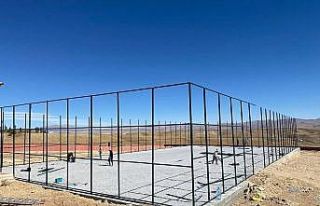 Başkale’de 5 semt sahası yapılıyor