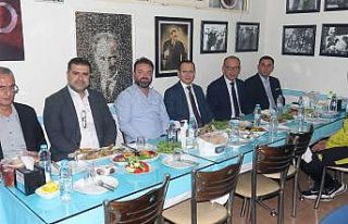 Başkan Akın’dan Turgutluspor’a moral yemeği