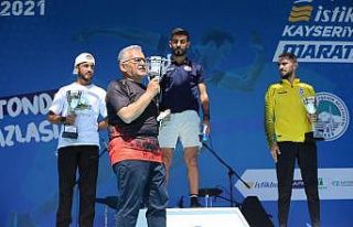 Başkan Büyükkılıç “yarı maraton” ile bir...