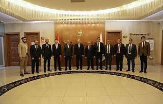 Başkan Büyükkılıç ziyaretlerde bulundu, gençlerle...