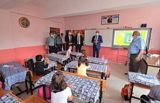 Başkan Çöl minik öğrencileri unutmadı