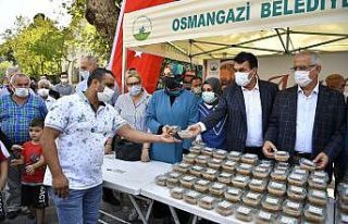 Başkan Dündar’dan vatandaşa aşure ikramı