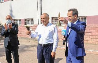 Başkan Esat Öztürk ilk ders zilini çaldı