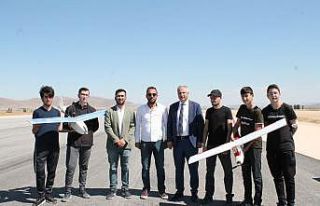 Bayburtlu liseli gençler yaptıkları insansız hava...