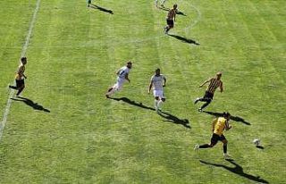 Bayburtspor ligin ilk maçında Sakaryaspor ile 1-1...