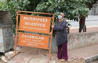 Belediye levhasını hurdacıya kaptırmayan Gülten...