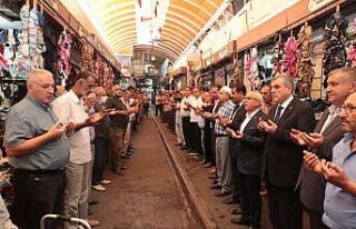 Beyazgül Ahilik Haftasında esnaf duasına katıldı