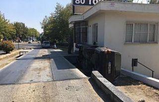 Bir anlık dalgınlığı otomobilin devrilmesine...