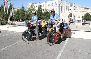 Bisikletleriyle tura çıkan Alman çift Konya’da...