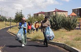 Bitlis’te gönüllüler çöp topladı