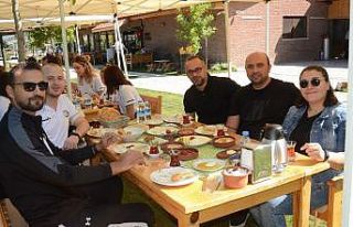 "Bizim Kızlar" sezon öncesinde moral depoladı