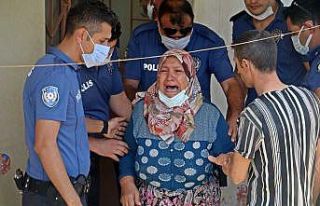 Boğazına bıçağı dayadı, anne ve babasını...