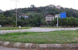 Bu kavşak kazalara davetiye çıkartıyor