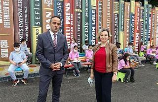 Bu okulun istinat duvarı, kitap okumaya teşvik ediyor