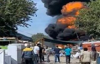 Bursa’da geri dönüşüm tesisinde yangın...Dumanlar...