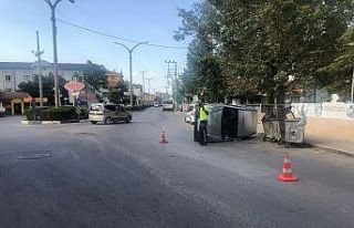 Bursa’da hafif ticari araç yan yattı: 1 yaralı