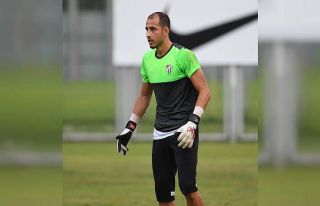 Bursaspor’da kaleci Erhan Erentürk sakatlandı