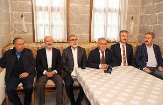 Büyükkılıç’tan istişare toplantısında “öğrenci”...