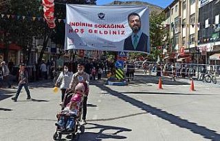 Caddeyi açık hava alışveriş merkezine dönüştürdüler