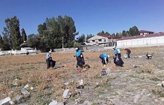 Çaldıran Belediyesi temizlik çalışmalarını...