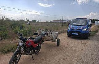 Çalıntı motosikletle yakalanan 2 kişi maske takmama...