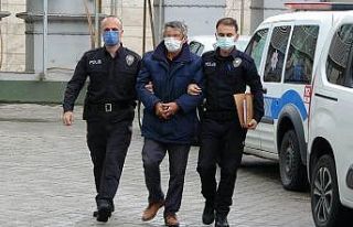 Camiden hırsızlık yaptığı iddia edilen şahıs...