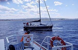 Çanakkale Boğazı’nda yakıtı biten yelkenli...