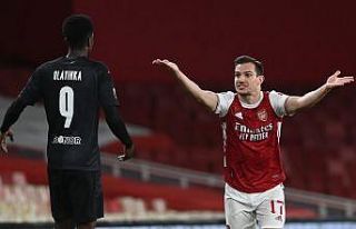 Cedric Soares, Arsenal’de kalıyor