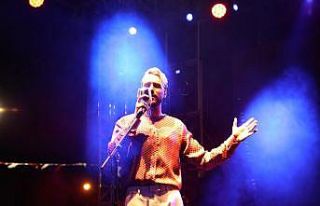 Cem Adrian konserine büyük ilgi