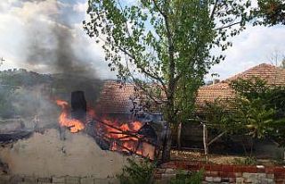 Çiftlikteki ekmek fırınında yangın