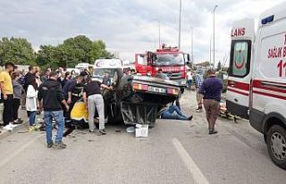 Ciple çarpışan otomobil takla attı: 4 yaralı