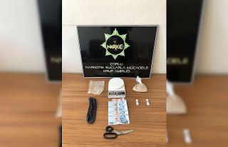 Çoraptan 200 gram eroin çıktı
