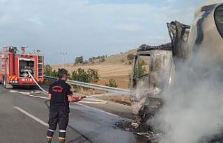 Çorum’da üzüm yüklü tır alev topuna döndü