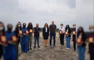 Covid-19 ile mücadelede görev alan sağlık çalışanlarına...