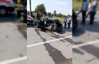 D-140 karayolunda iki otomobil çarpıştı: 1’i...