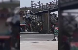 Damper üst geçide takıldı