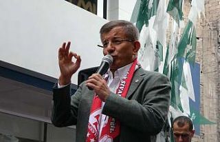Davutoğu’nun Sivas ziyaretinde arbede