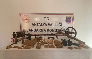 Dedektör ile hazine arayan şahısların üzerinden...