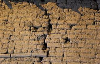 Deprem sonrası ağır hasarlı tespit edilen evdeki...