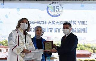 Derece ile mezun oldular