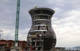 Dev çay bardağına demlenmiş çay teleferik ile...